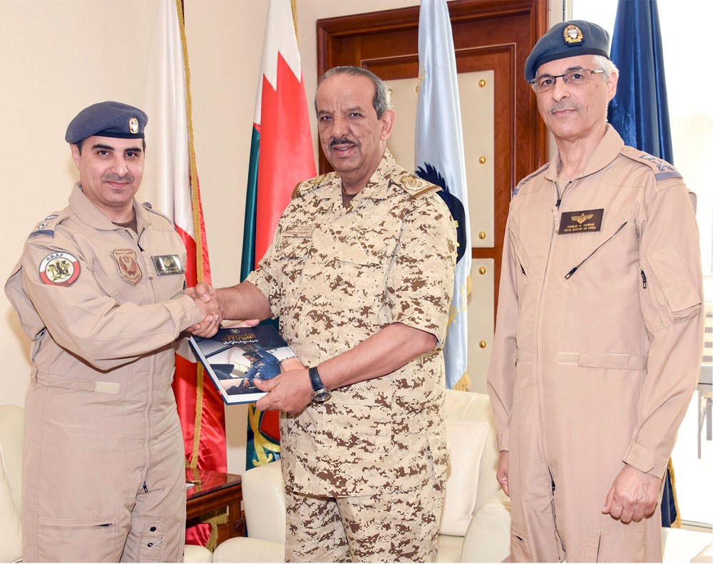 القائد العام يشيد بجهود سلاح الجو الملكي