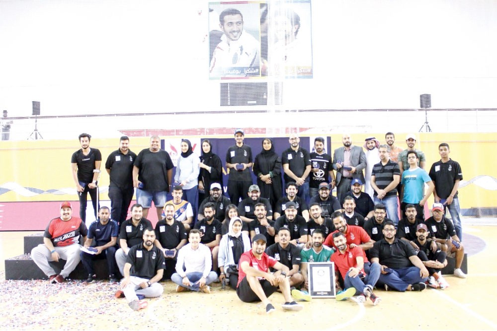 خالد بن حمد يتوّج “العلوم التطبيقية” بالفضة