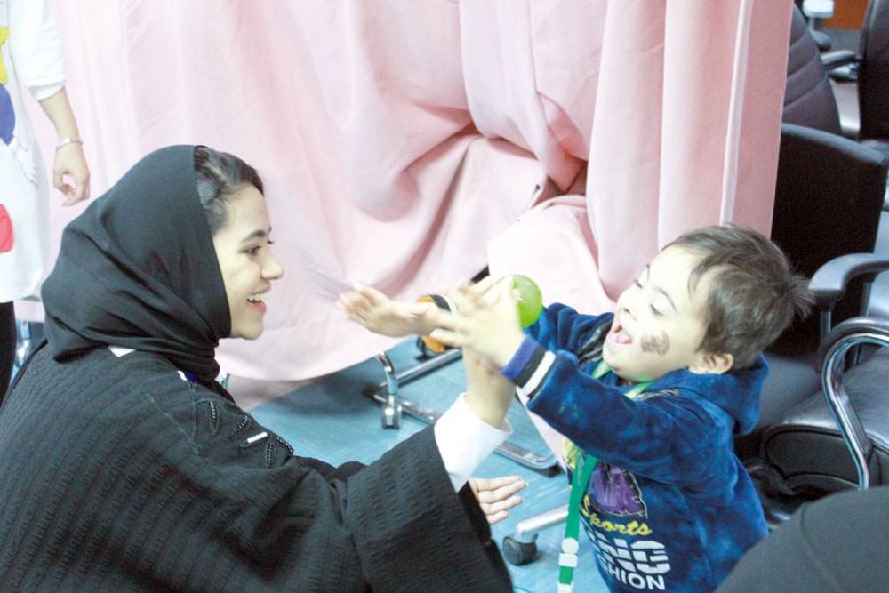 “خيرية الإصلاح” تزور مرضى السرطان ومتلازمة داون