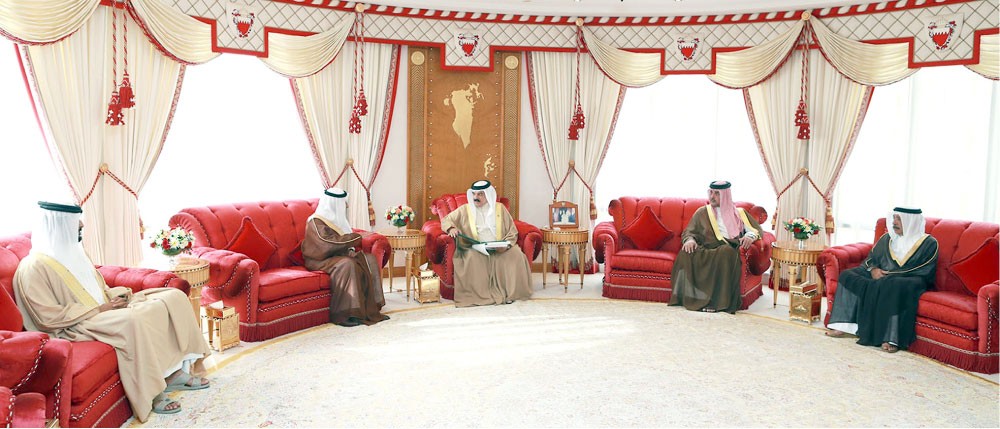جلالة الملك يتسلم دعوتين من خادم الحرمين الشريفين