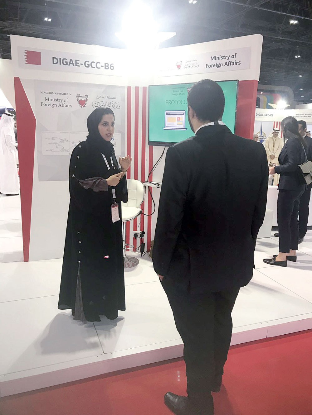 “الخارجية” تشارك بمعرض الإنجازات الحكومية في دبي
