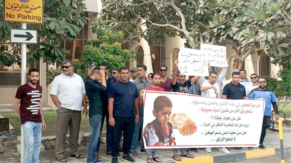 65 مواطنا بلا رواتب منذ 5 أشهر