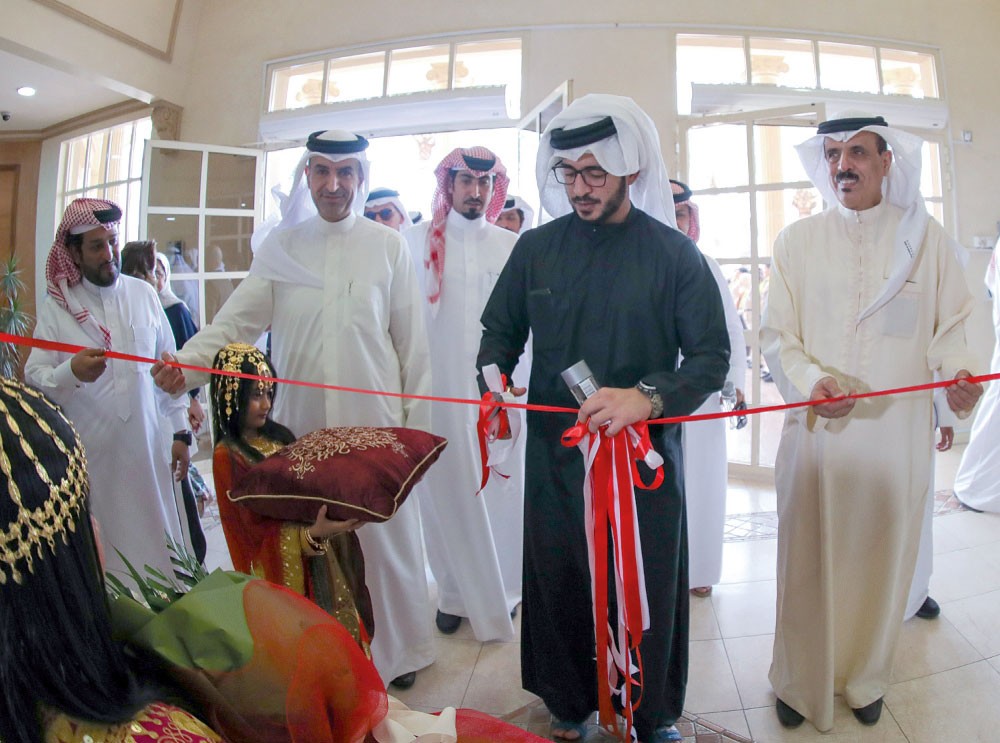 خالد بن حمد:  الطاقات الطلابية العصب الأساس في التنمية