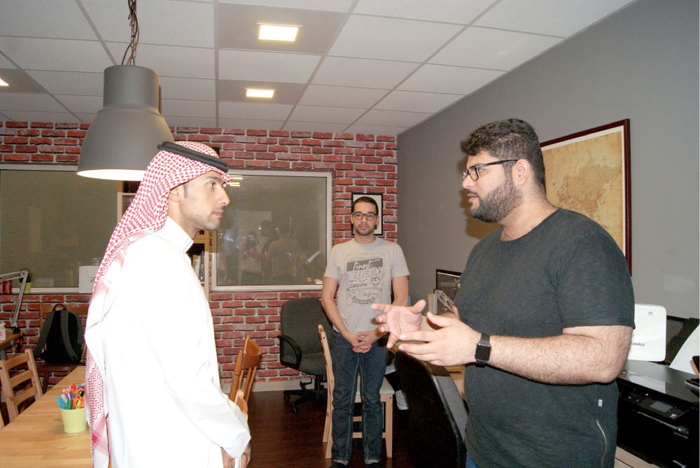 “المشرف العام” بغرفة الأحساء يتفقد “البحرين لتنمية الناشئة”