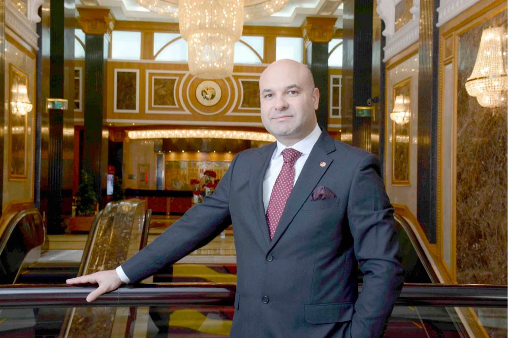 “مونيشا كي جامبر” تطلق روايتها “باهر” 