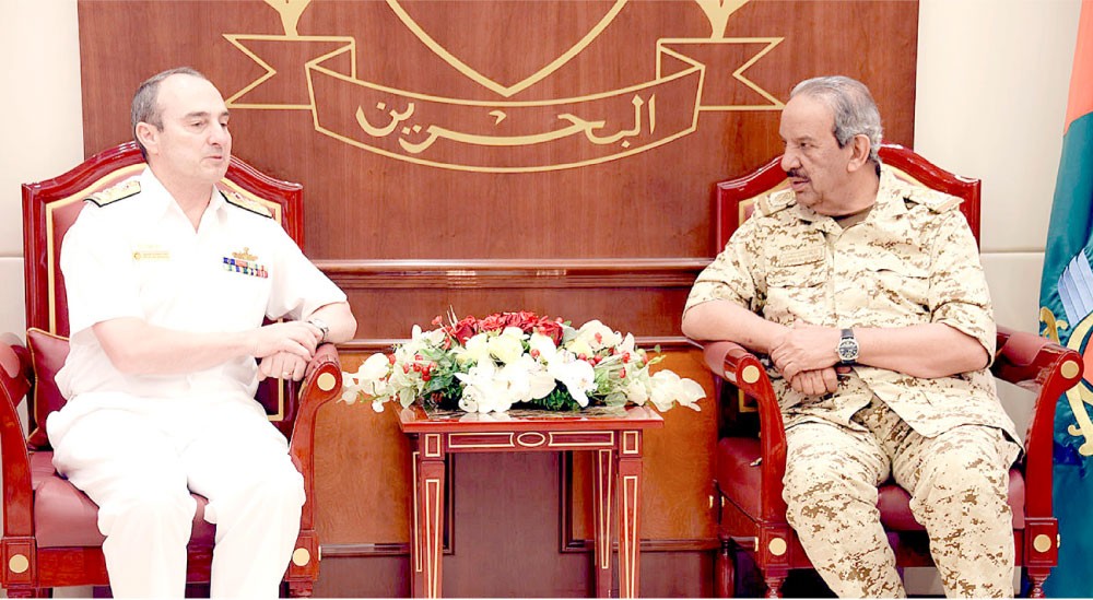 المشير يستعرض العلاقات مع قائد العمليات الأسترالي