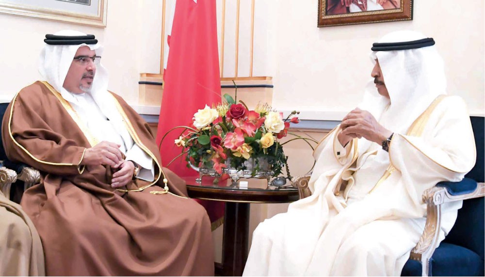 سمو رئيس الوزراء وسمو ولي العهد: تضمين المناهج التعليمية ما يعزز الحوار والتعايش بين الأديان