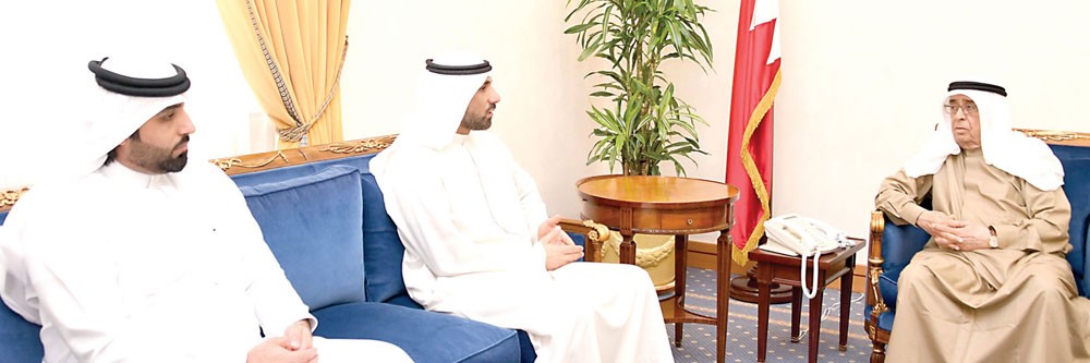 محمد بن مبارك: الحكومة حريصة على رعاية حقوق العمال