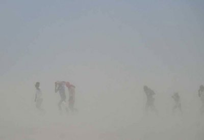 عواصف رملية تقتل 77 شخصا في الهند