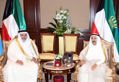 خليفة بن حمد: توسيع مجالات التعاون مع الكويت