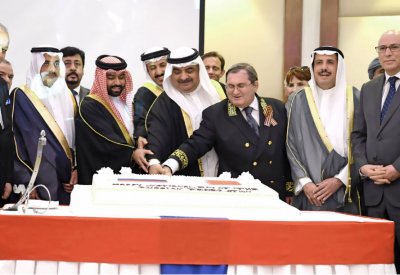 سمو الشيخ سلمان بن خليفة يحضر حفل السفارة الروسية  