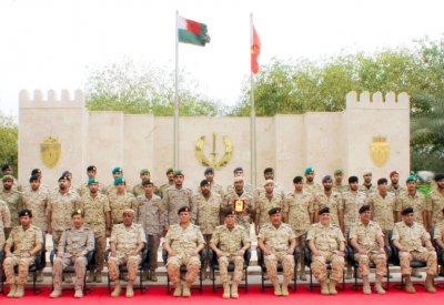 تخريج دورة متخصصة للضباط بمركز تدريب قوة الدفاع 