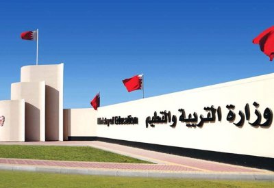  أولياء الأمور: “التربية” تماطل في صرف منح أبنائنا الدراسية لفصلين