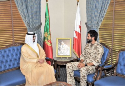 ناصر بن حمد يشيد بالعلاقات مع الإمارات