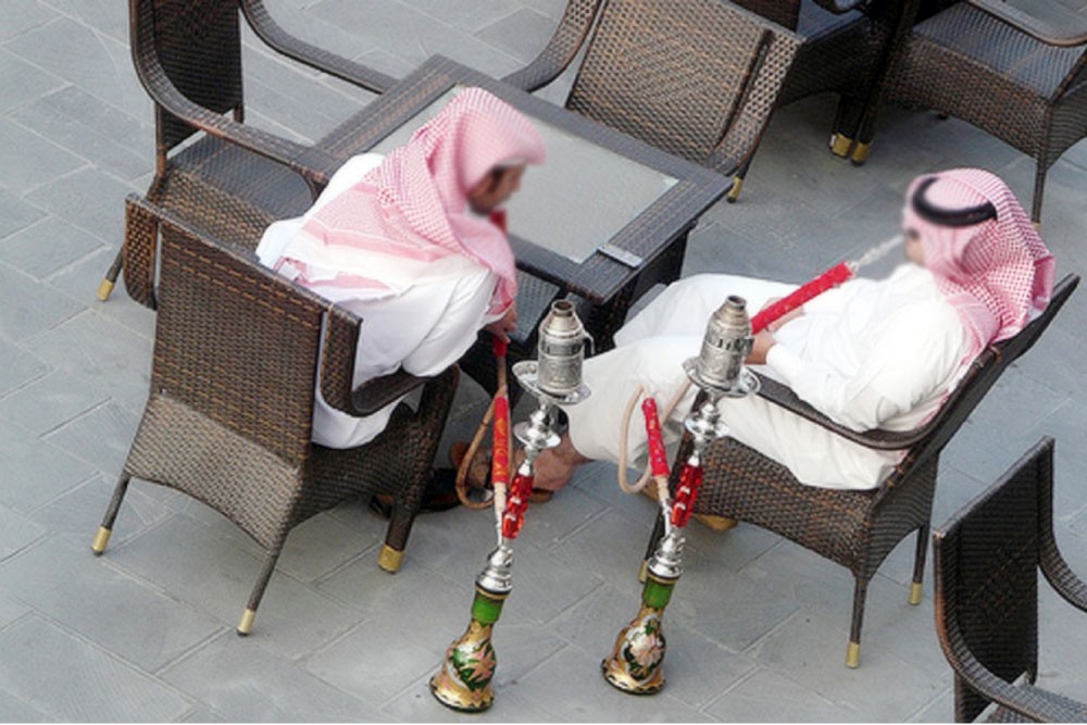 المرباطي: إجراءات لتقييد مزاولة أنشطة الشيشة