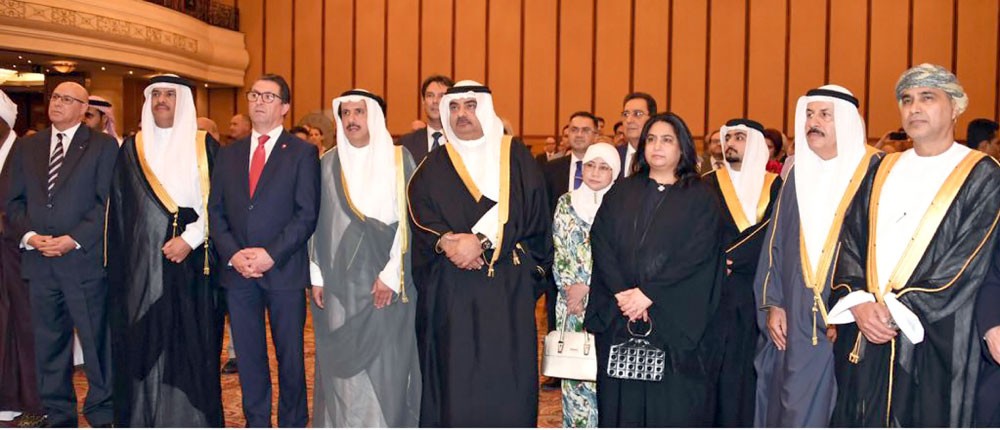 سمو الشيخ سلمان بن خليفة يحضر حفل السفارة الإيطالية 