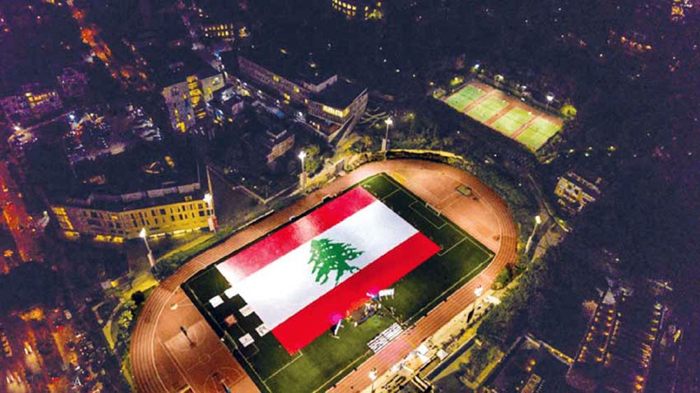أكبر علم مصنوع من دفاتر مدرسية