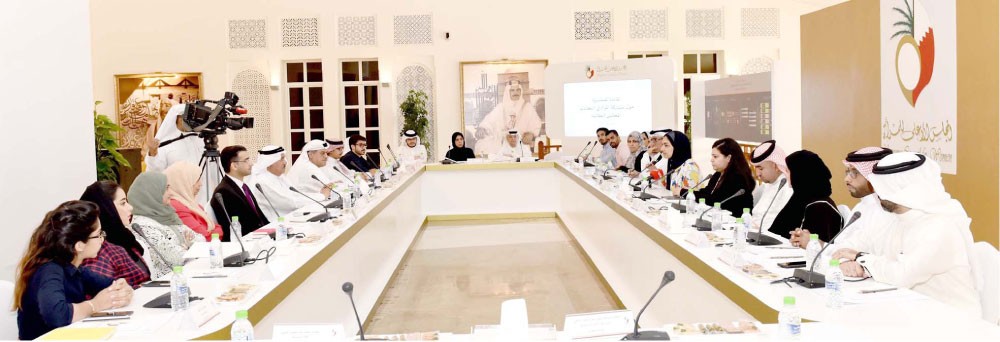 الأنصاري: تعزيز مفاهيم الديمقراطية لدى الطلاب