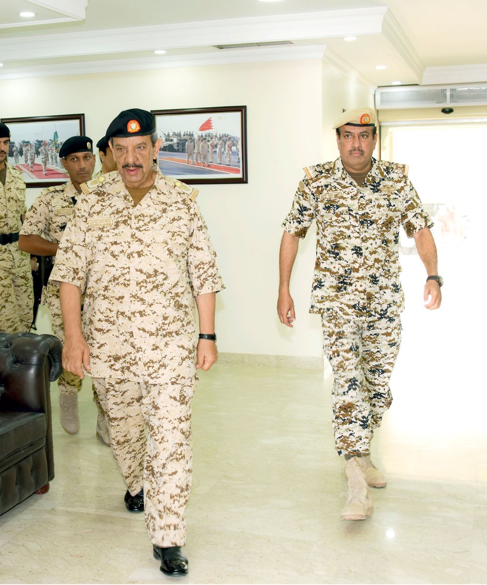 القائد العام: ثقة أهل البحرين في “الدفاع” لا حدود لها