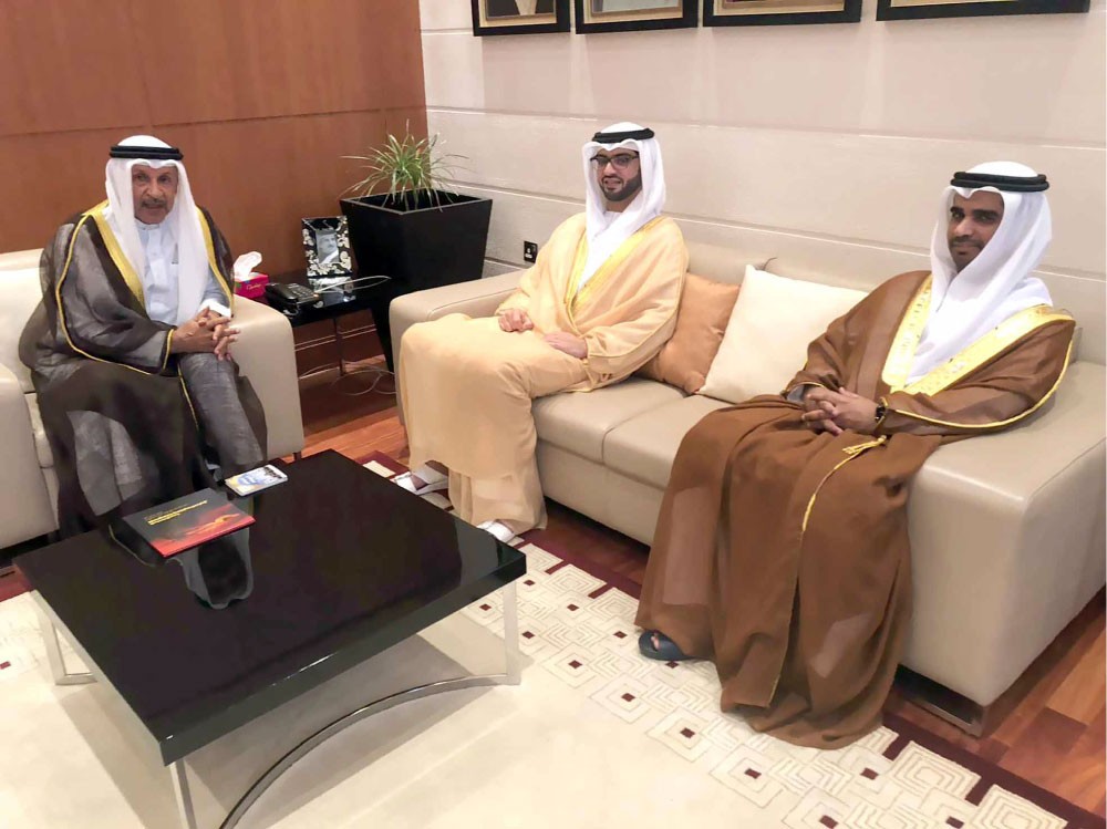 مستشار الملك للشباب والرياضة يستقبل سفير الإمارات 