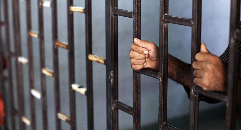 حبس شابين صفعا طبيبا رفض منح أحدهما إجازة مرضية