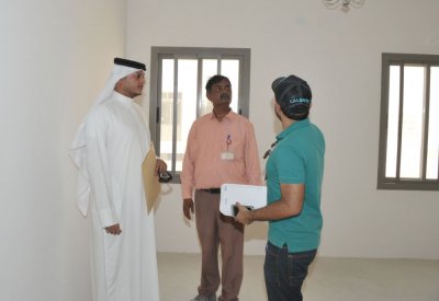 “الإسكان” تسلم مفاتيح وحدات مدينة خليفة على المستفيدين