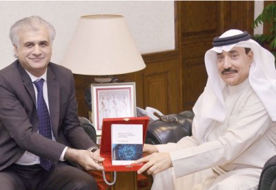 حميدان يتسلم كتاب “دروس في الثقافة المؤسسية”