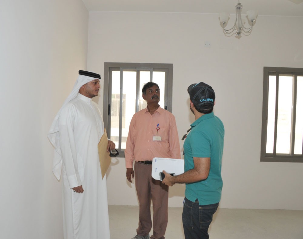 “الإسكان” تسلم مفاتيح وحدات مدينة خليفة على المستفيدين
