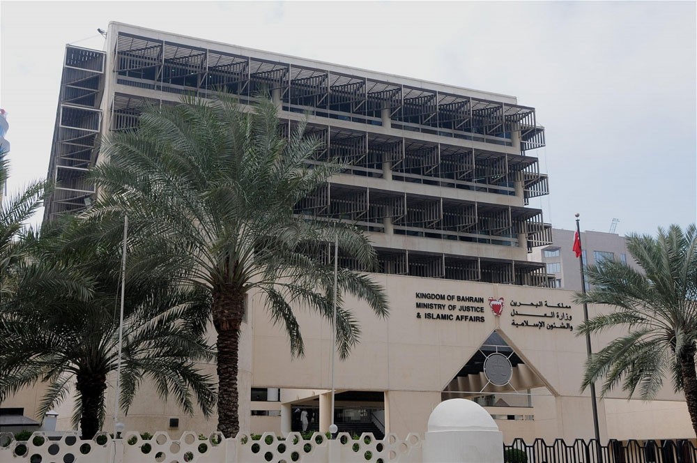 مدرسة تتهم موظفة بتزوير 17 تأشيرة بـ 3400 دينار