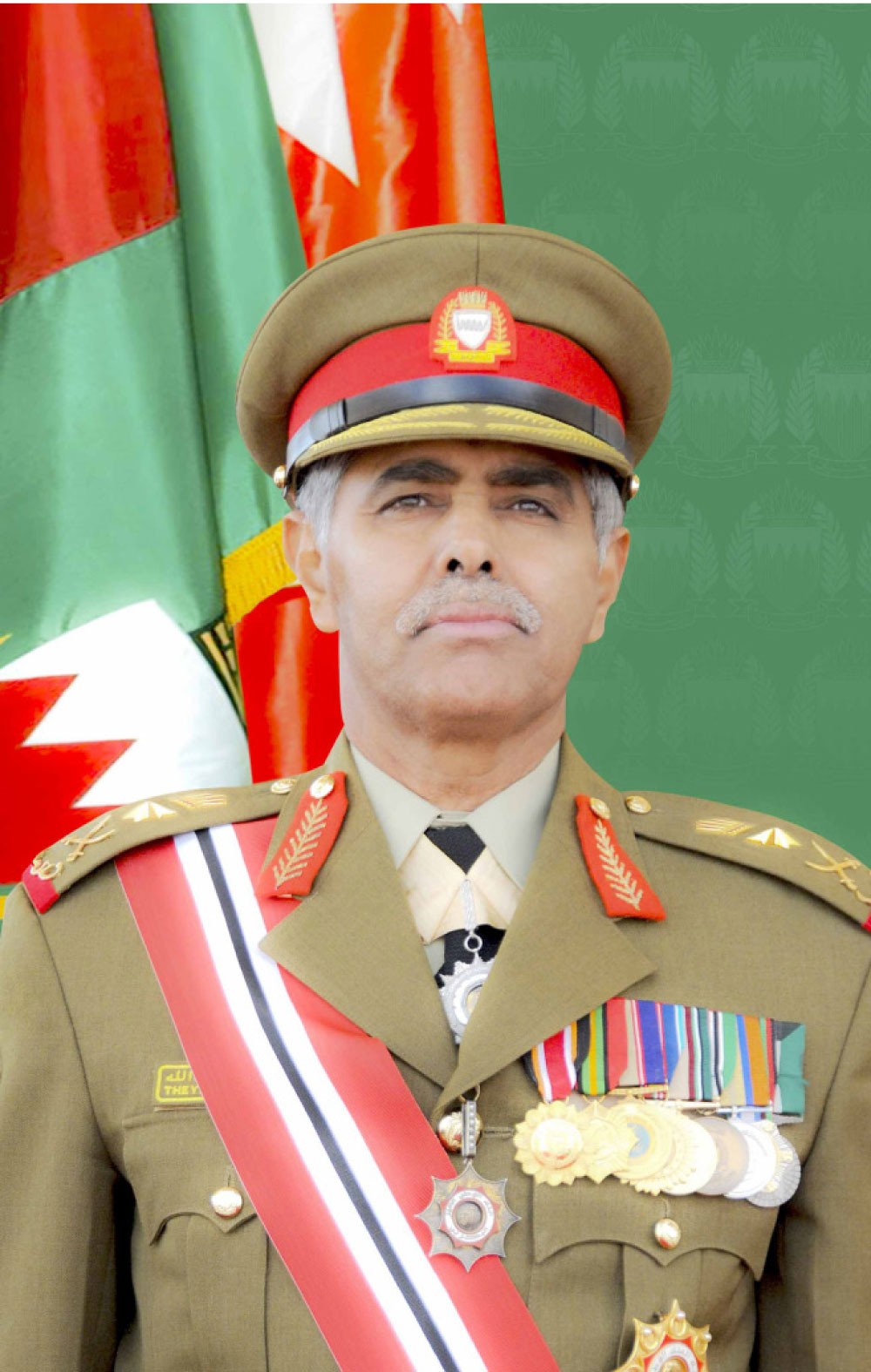 رئيس “الأركان” يشيد بالجنود المشاركين في “إعادة الأمل”