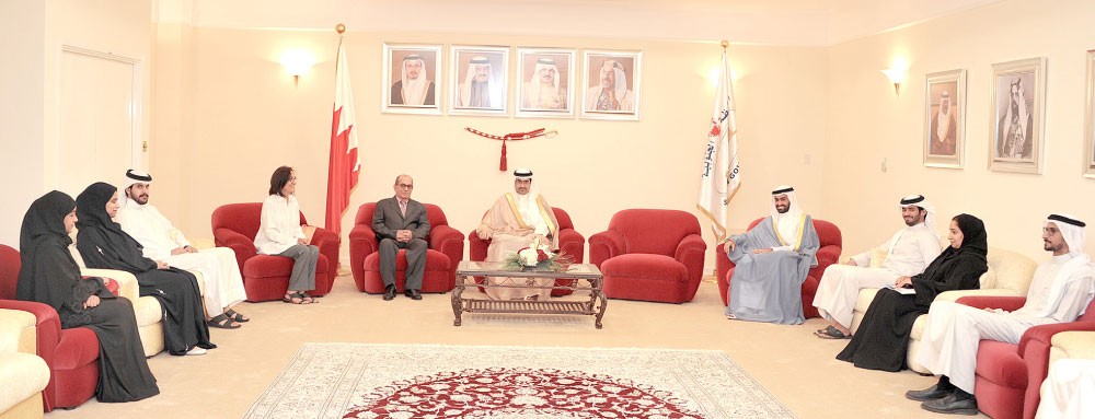 سمو الشيخ خليفة بن علي : حريصون على تعزيز الشراكة المجتمعية