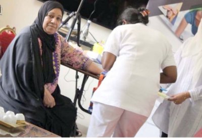 “المحرق لرعاية الوالدين” تستقبل وفدًا طبيًّا