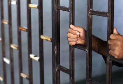 سجن آسيوي 3 سنوات استغل ثغرة بنظام إصدار “الذكية”