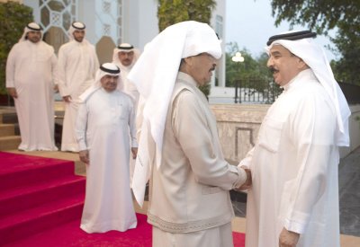 العاهل يشيد بالدور الكبير لسمو رئيس الوزراء في النهوض بالعمل الحكومي