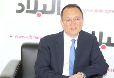 سفير بكين زائرا “البلاد”: شركة صينية ستبني 4 آلاف بيت بشرق سترة بنصف مليار دولار