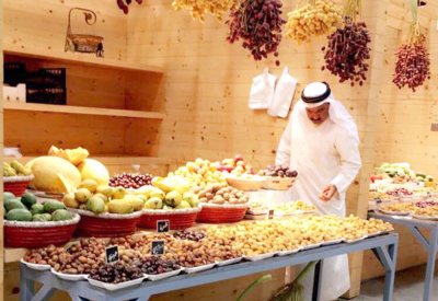 رطب “بلد المليون نخلة” يتباهى بحلاوته