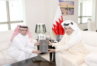 العبسي يشيد بمضمون الدكتوراه لعلي الشويخ