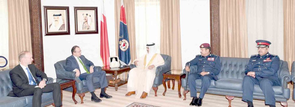 وزير الداخلية يستعرض العلاقات مع السفير الأميركي