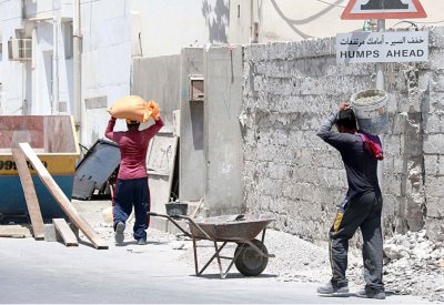 عدسة “البلاد”: البنية التحتية المتهالكة تلفظ أحلام مشاريع جنوسان العمرانية