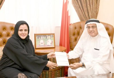 الحمر يشيد بإسهامات المرأة بمسيرة العمل الوطني