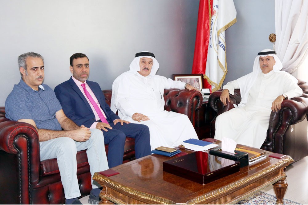 محافظ العاصمة يبحث احتياجات صيادي الجفير والغريفة