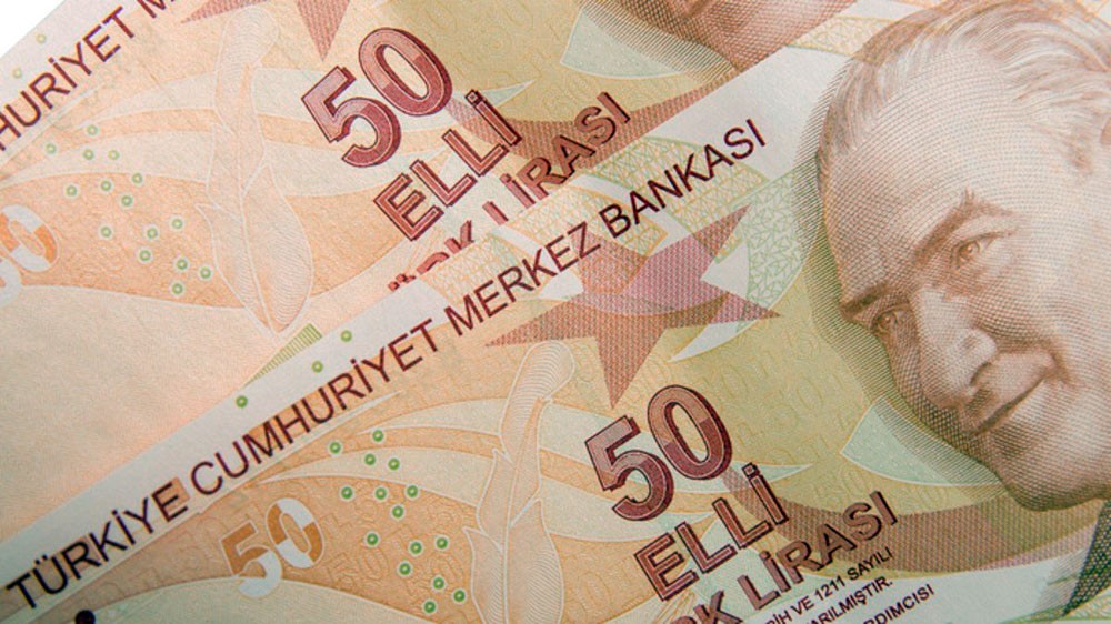 الليرة التركية تتراجع لمستوى قياسي