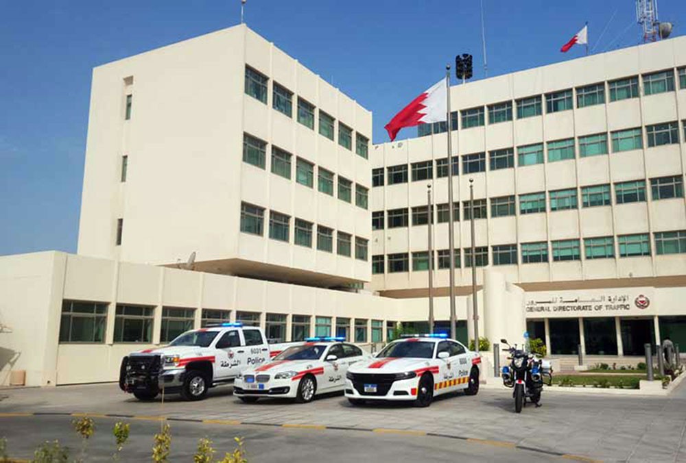 السماح لمن لا يملك رخصة السياقة بالقيادة مخالفة يعاقب عليها القانون