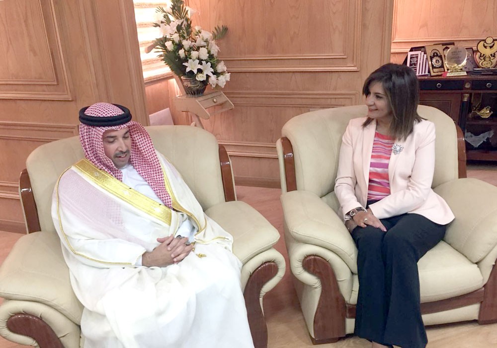 استعراض سبل التنسيق بين المنامة والقاهرة