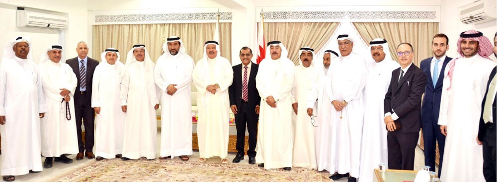 محافظة المحرق تبحث تطوير الأسواق القديمة مع “الغرفة”