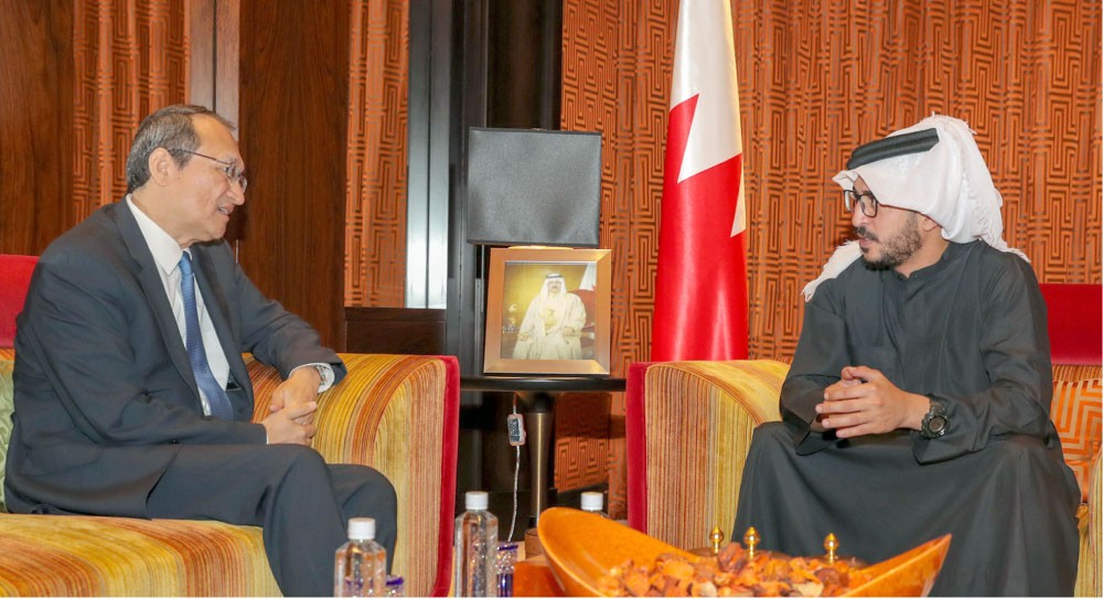 خالد بن حمد يشيد بتطور العلاقات البحرينية الصينية