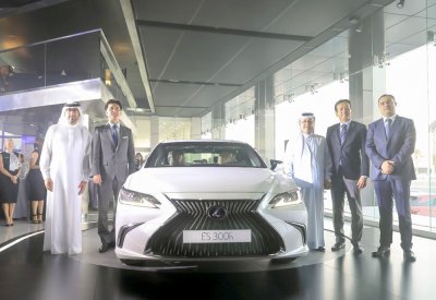 “إبراهيم خليل كانو” تدشن لكـزس ES 2019 الجديـدة كليـا