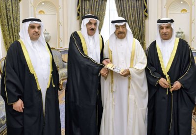 سمو رئيس الوزراء: دعم التدوين والتوثيق وتعزيز روح العائلة الواحدة