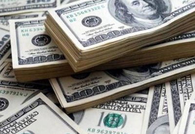 الدولار قرب أعلى مستوى في أسبوع
