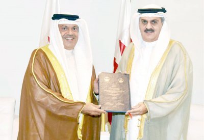 الملا: دعم الأبحاث الهادفة إلى تطوير الأداء